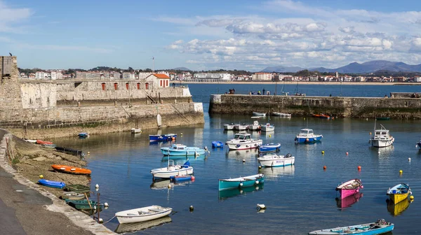 Saint Jean Luz Francia Abr 2016 Vista Puerto Que Contiene —  Fotos de Stock