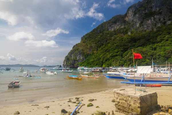 Blick Auf Touristenboote Und Das Klare Meer Nido Palawan Auf — Stockfoto