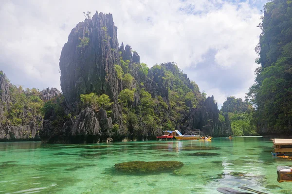 Una Vista Los Barcos Turísticos Mar Claro Nido Palawan Filipinas — Foto de Stock