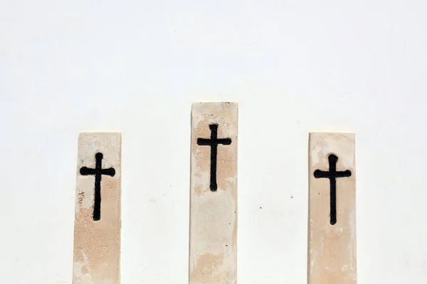 Plan Rapproché Trois Croix Sculptées Dans Mur Plâtre Blanc Ibiza — Photo