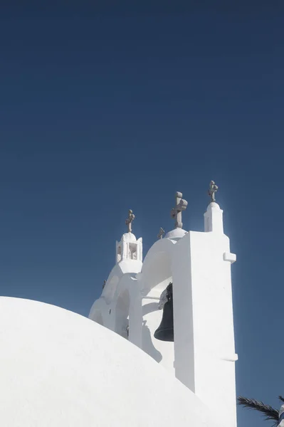 Isla Sikinos Grecia Hermoso Campanario Iglesia Tradicional Tiro Vertical Con —  Fotos de Stock