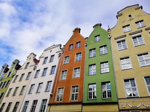 Tiro Ângulo Baixo Fachadas Coloridas Das Casas Tenament Cidade Velha — Fotografia de Stock