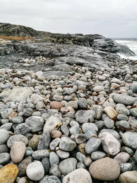 Una Vista Las Fuertes Olas Golpeando Costa Rocosa Molen Noruega — Foto de Stock