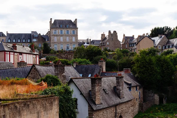 Wysoki Kąt Strzał Ceglanego Dachu Domu Mieście Dinan Bretanii Francja — Zdjęcie stockowe