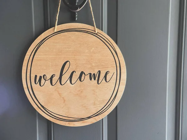 Vue Une Couronne Avec Texte Bienvenue Sur Porte Entrée — Photo