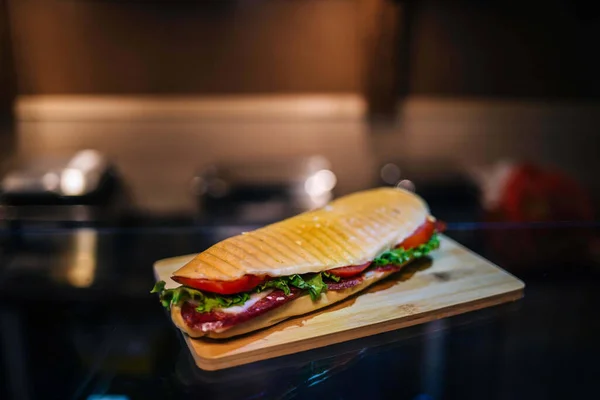 Selektiv Fokusbild Läcker Panini Smörgås — Stockfoto