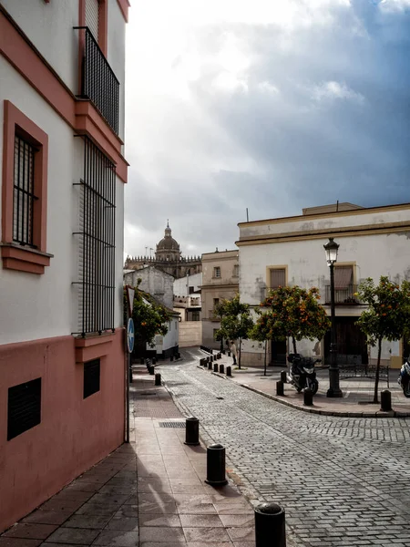 Primer Plano Las Calles Del Centro Jerez Una Catedral Fondo — Foto de Stock