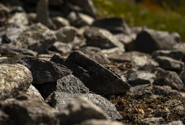 Eine Selektive Fokusaufnahme Von Felsen Vielen Größen — Stockfoto