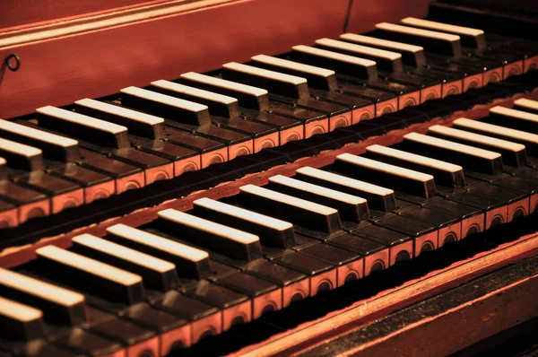 Nahaufnahme Eines Cembalos Das Musikinstrument Das Mit Einem Keyboard Gespielt — Stockfoto