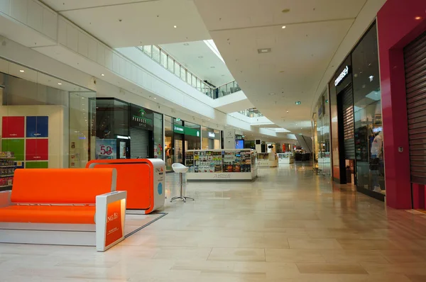 Poznan Polônia Abr 2019 Interior Shopping Posnania Com Lojas — Fotografia de Stock
