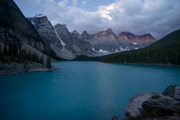 Una Hermosa Toma Del Lago Moraine Canadá — Foto de Stock