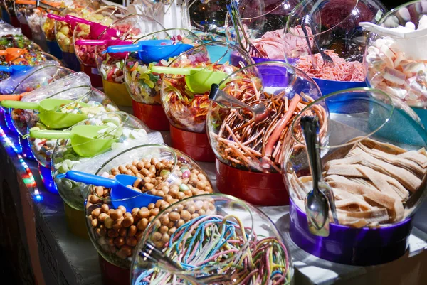 Een Closeup Van Kleurrijke Etenswaar Verkocht Straat — Stockfoto