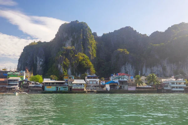 Uma Vista Barcos Turísticos Casas Baía Nido Palawan Nas Filipinas — Fotografia de Stock