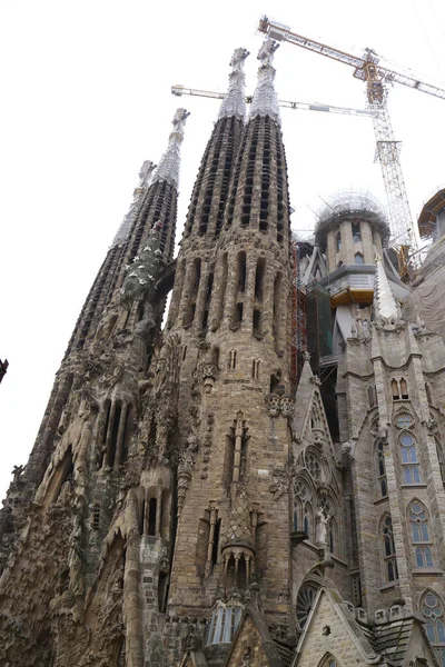 Barcelon Spain February 2017 Sagrada Familia Holy Family 有18座塔楼 代表12位使徒 — 图库照片