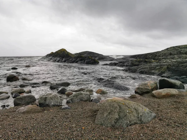 Een Blik Golven Die Rotsachtige Kust Van Molen Noorwegen Raken — Stockfoto