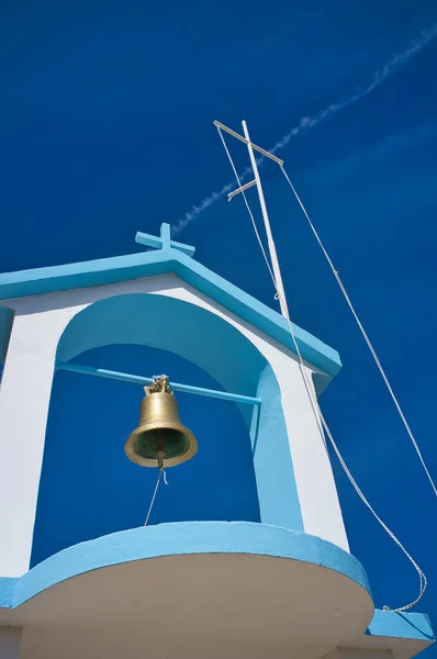 Låg Vinkel Skott Kyrkklocka Blå Himmel Symi Grekiska — Stockfoto