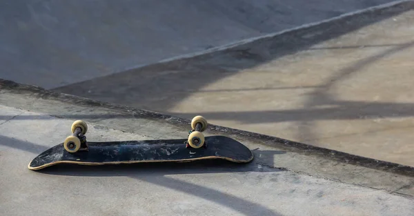 Velho Patinador Retornado Parque Skate — Fotografia de Stock