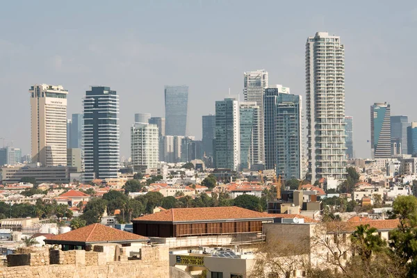 Stadsbild Små Hus Och Moderna Skyskrapor Tel Aviv Israel — Stockfoto