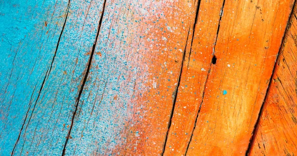 Een Houten Achtergrond Met Kleurrijke Verf Spatten — Stockfoto