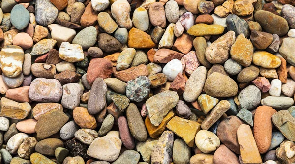 Ein Hochwinkelschuss Von Flusssteinen — Stockfoto