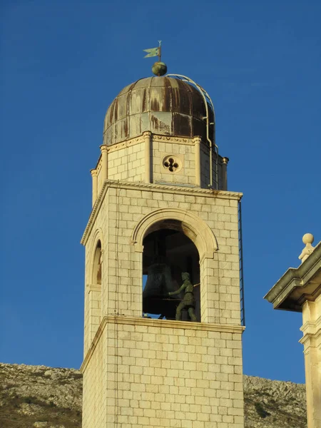 Niesamowite Ujęcie Wieży Zegarowej Pałacu Rektora Dubrowniku Chorwacja — Zdjęcie stockowe