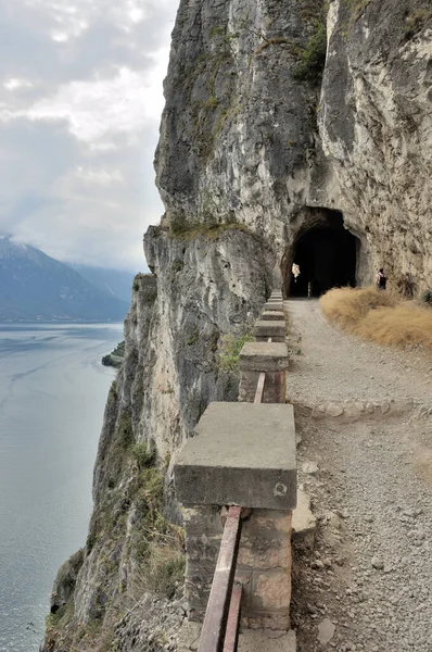 Senderismo Calle Ponale Cerca Lago Garda Trentino Italia — Foto de Stock