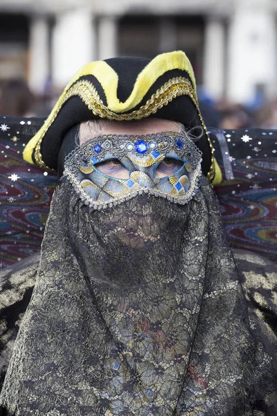Macho Uma Máscara Tradicional Veneza Durante Carnaval Mundialmente Famoso — Fotografia de Stock