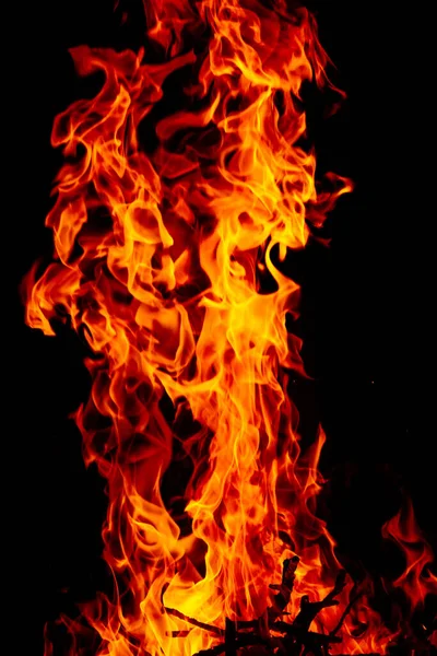 Disparo Vertical Hermoso Fuego Ardiente Por Noche — Foto de Stock