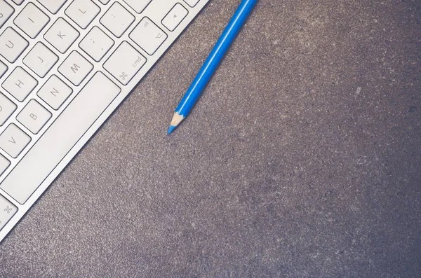 Top View Computer Keyboard Colored Pencil Stone Textured Surface Copy — Stock Photo, Image