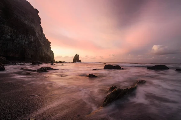 Een Prachtig Uitzicht Zonsondergang Spiegelend Zee — Stockfoto