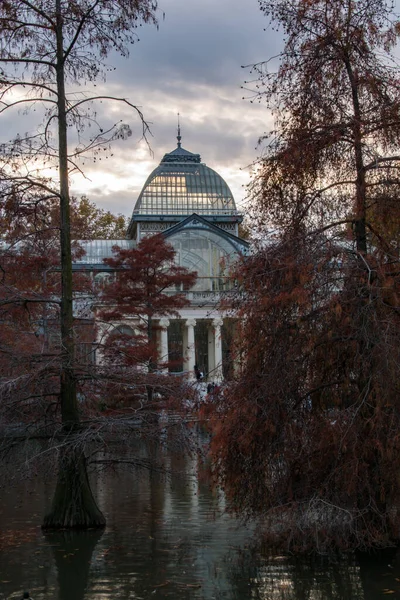 Uma Foto Vertical Parque Retiro Madrid Espanha — Fotografia de Stock