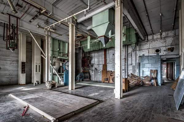 Die Alte Stillgelegte Industriehalle Produktionsfläche Abgerissen — Stockfoto
