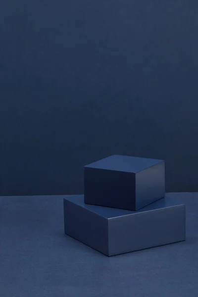 Крупный План Кубиков Разного Размера Темном Фоне — стоковое фото