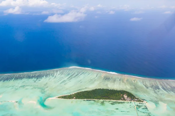 青い海の波の美しい空中ショット — ストック写真