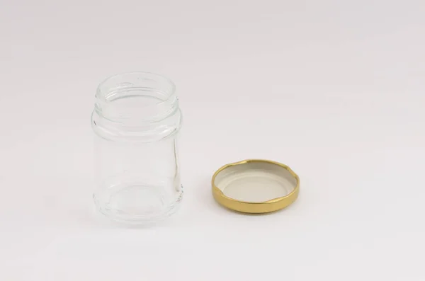白い背景に隔離された空のガラス瓶の高角度ショット — ストック写真