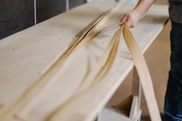 Closeup Shot Carpenter Working Thin Plywood Strips — Stock Photo, Image