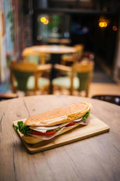 Ein Blick Auf Ein Köstlich Aussehendes Sandwich Mit Tomate Und — Stockfoto