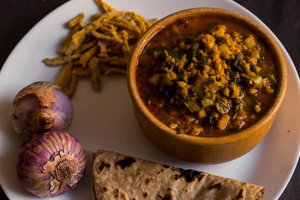 Знімок Індійського Вегетаріанського Сочевичного Супу Подавали Карамелькою — стокове фото