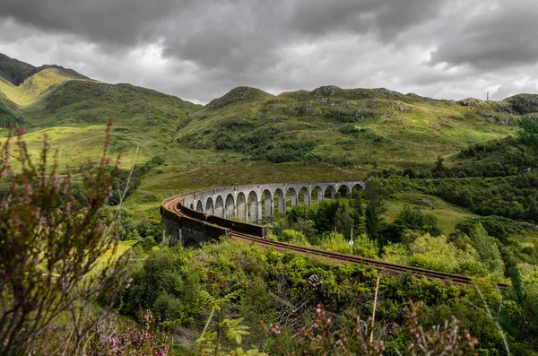 Egy Gyönyörű Felvétel Glenfinnan Viaduktról Egy Híres Vasúti Viaduktról Skóciában — Stock Fotó