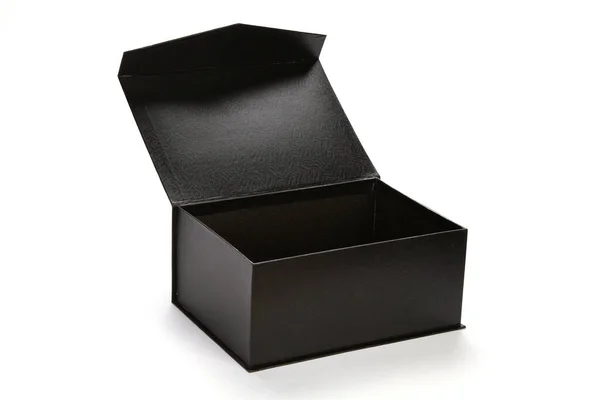 白い背景に隔離された黒い箱 — ストック写真