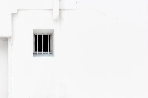 Primo Piano Una Stretta Profonda Finestra Carceraria Con Sbarre Muro — Foto Stock