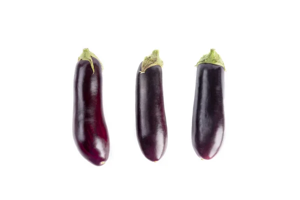 Une Vue Dessus Trois Aubergines Fraîches Isolées Sur Fond Blanc — Photo