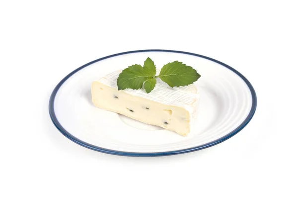 Een Close Van Camembert Kaas Een Plaat Geïsoleerd Een Witte — Stockfoto