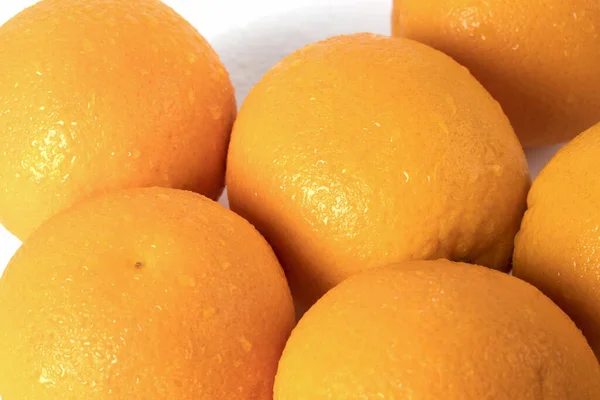 물방울로 오렌지를 클로즈업 — 스톡 사진