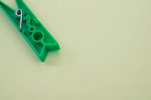 Una Vista Dall Alto Molletta Plastica Isolata Una Superficie Leggera — Foto Stock