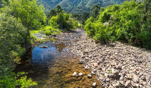 Μια Όμορφη Θέα Ενός Βραχώδους Ποταμού Στη Βραζιλία — Φωτογραφία Αρχείου