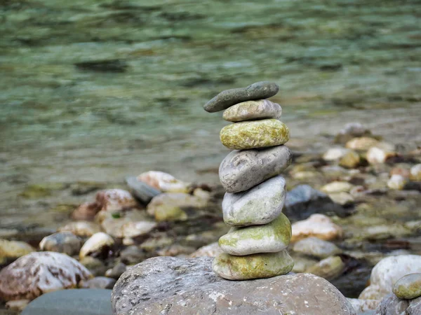 Primer Plano Varias Piedras Apiladas Una Sobre Otra Otra Enorme — Foto de Stock