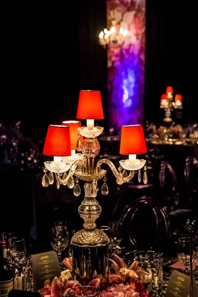 Vacker Middag Hall Miljö Med Lyx Ljuskronor — Stockfoto