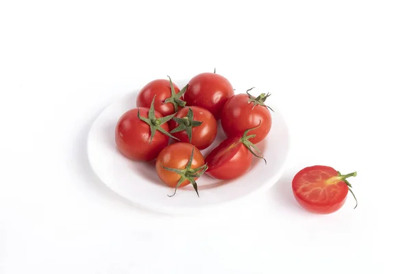 Frische Kirschtomaten Einem Teller Isoliert Auf Weißem Hintergrund — Stockfoto