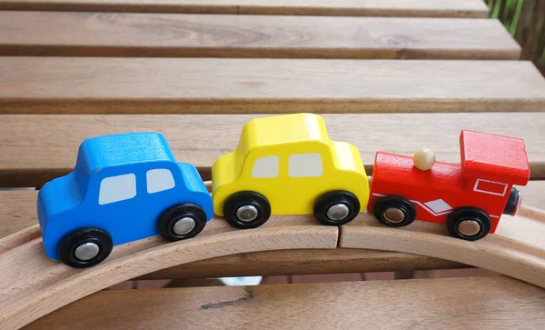 Tiro Close Trem Brinquedo Vermelho Carros Brinquedo Azul Amarelo Pista — Fotografia de Stock